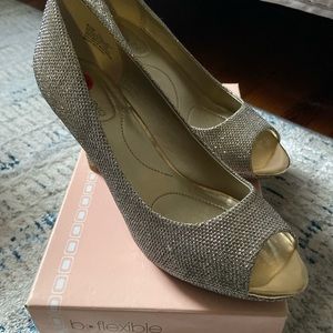 Bandolino Peep Toe Gold Heels. Size 6 1/2. NWB